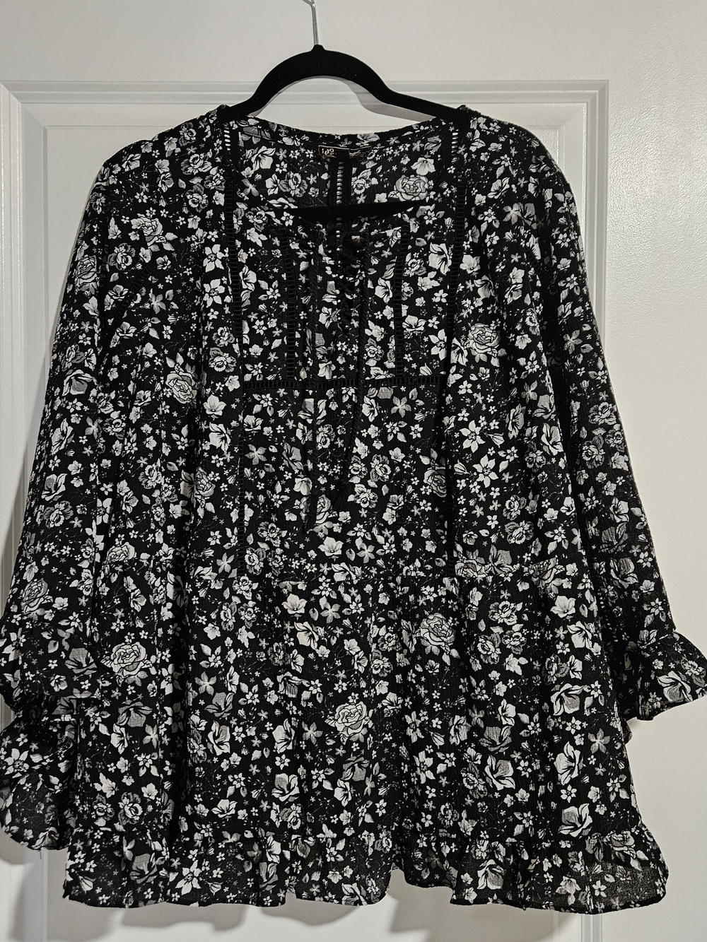 DC2 Top Women’s Black Gray White Floral 3/4 Bell Sleeves Peplum Blouse - Size 2x